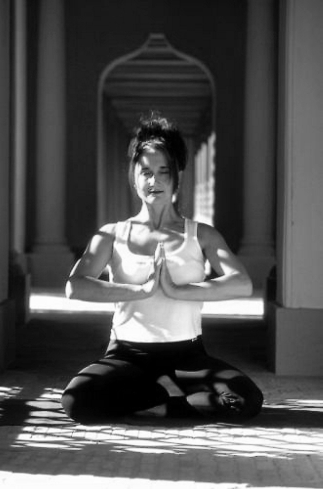 Yoga_006_Xenia_Schwetzigen_SW_ Foto Leo Hechel